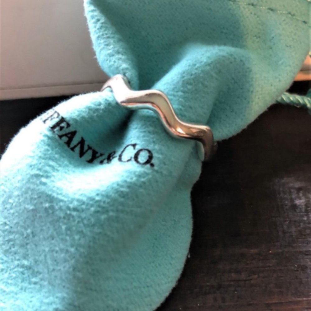LIKE NEW!! Gorgeous Tiffany & Co. Paloma Picasso Zigzag Ring - Size 5